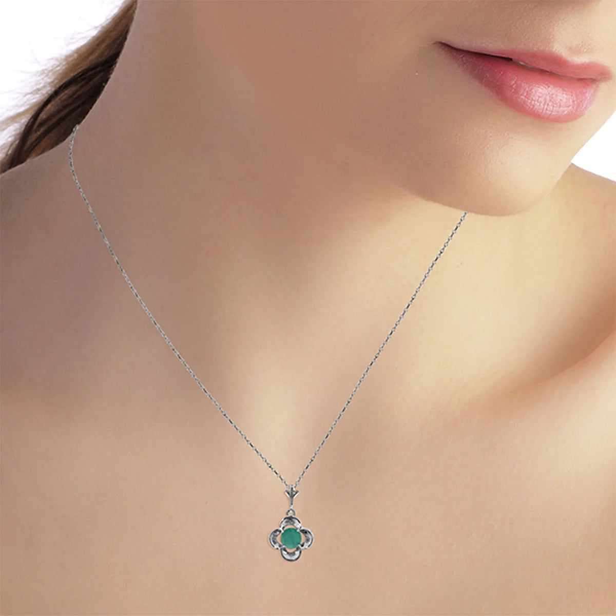 14k 18" White Gold Necklace with Emerald Bud I55643