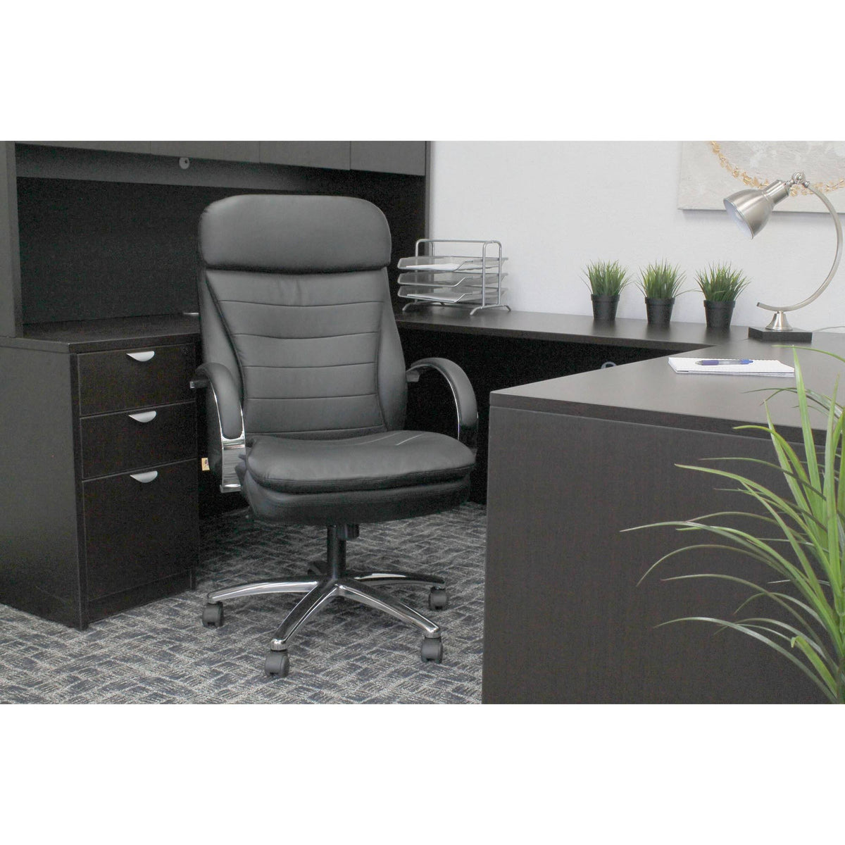 High Back Executive Chair with Chrome Base L481952