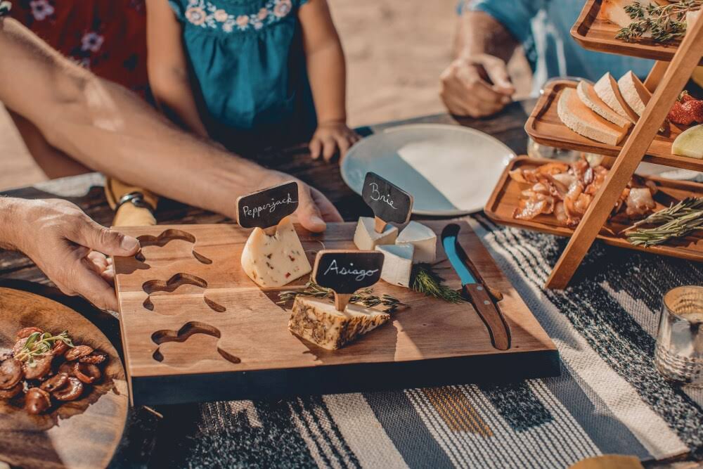 Acacia Cheese Board and Tools Set S6447